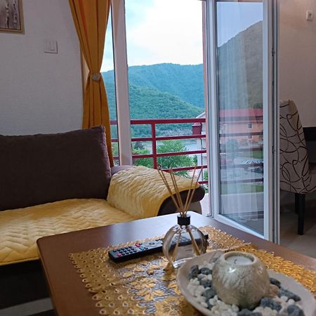 Apartmani Lena 플루지네 외부 사진