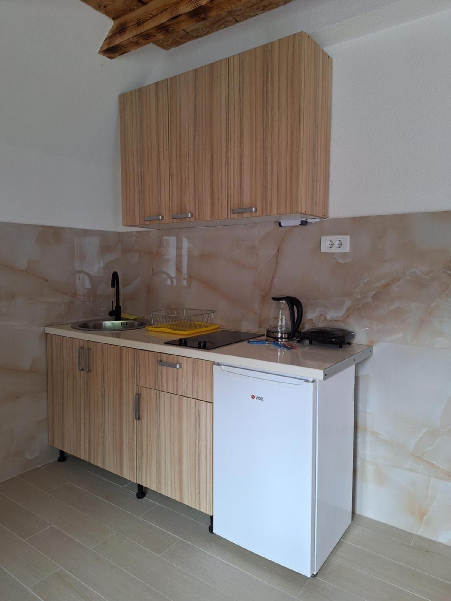 Apartmani Lena 플루지네 외부 사진