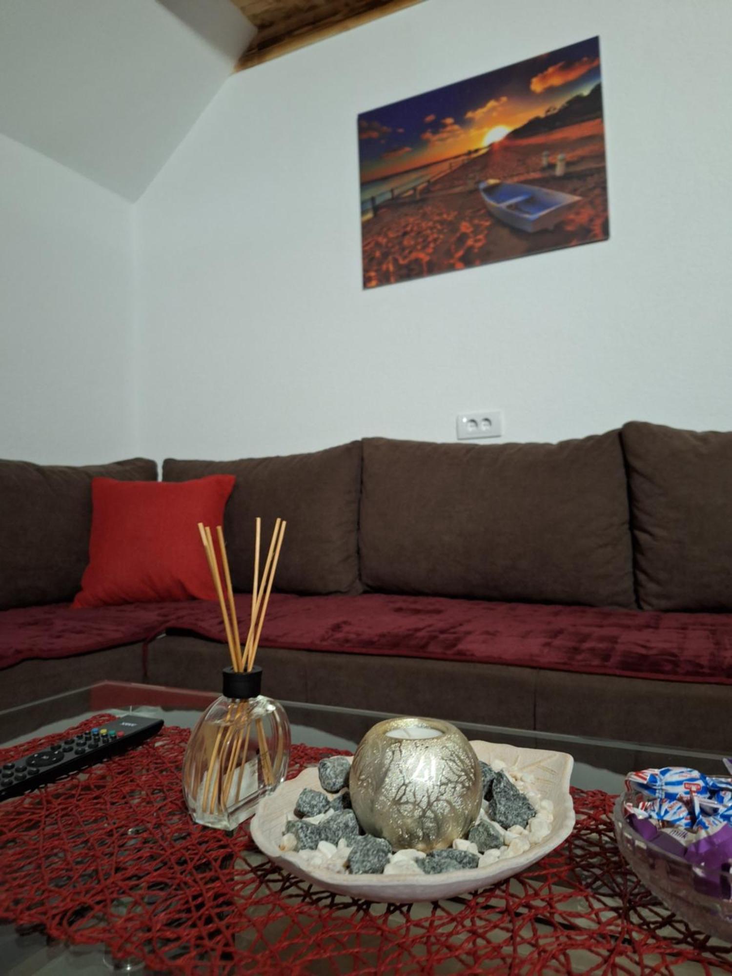 Apartmani Lena 플루지네 외부 사진