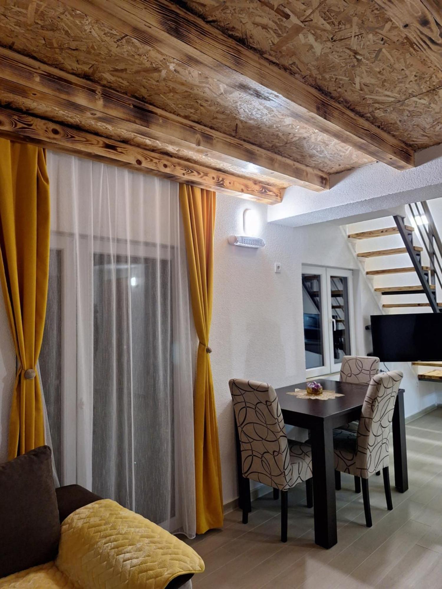 Apartmani Lena 플루지네 외부 사진