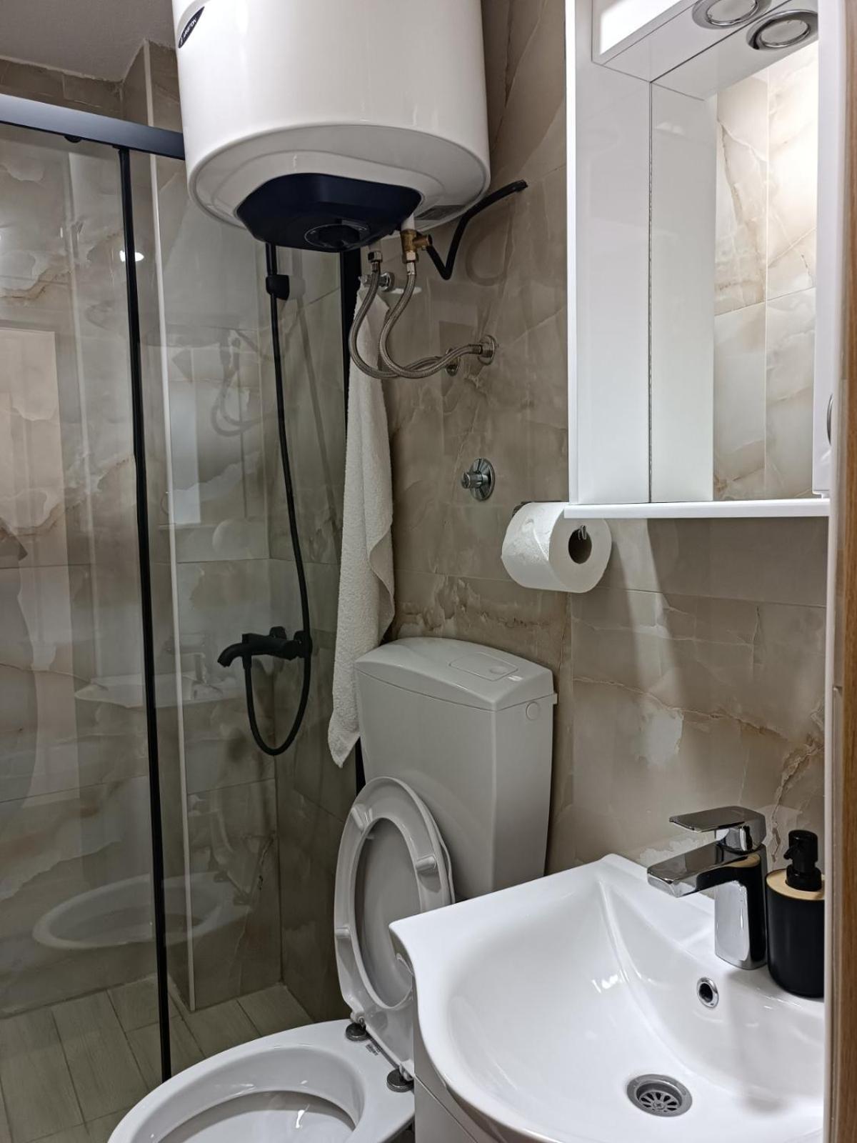 Apartmani Lena 플루지네 외부 사진