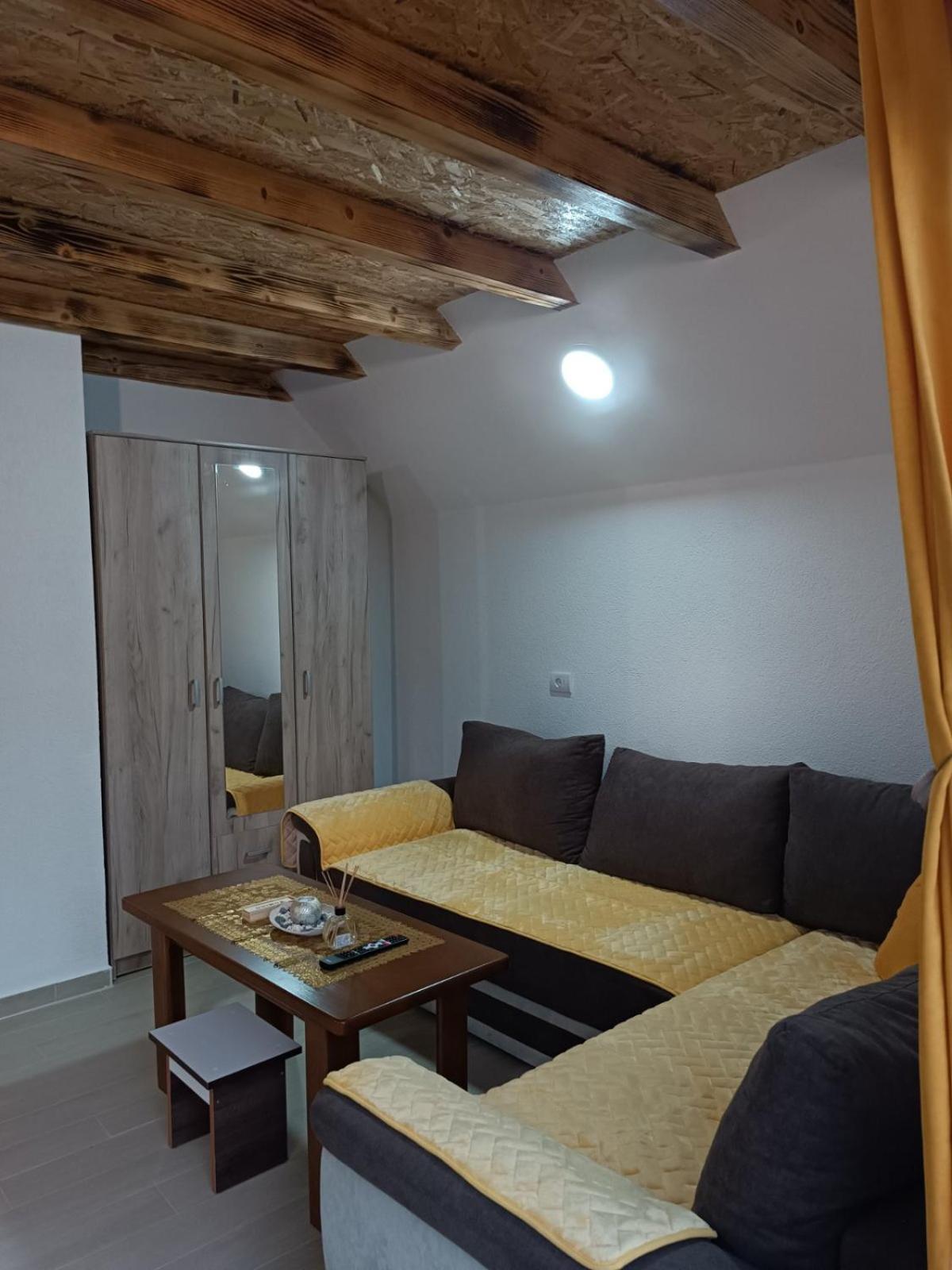 Apartmani Lena 플루지네 외부 사진