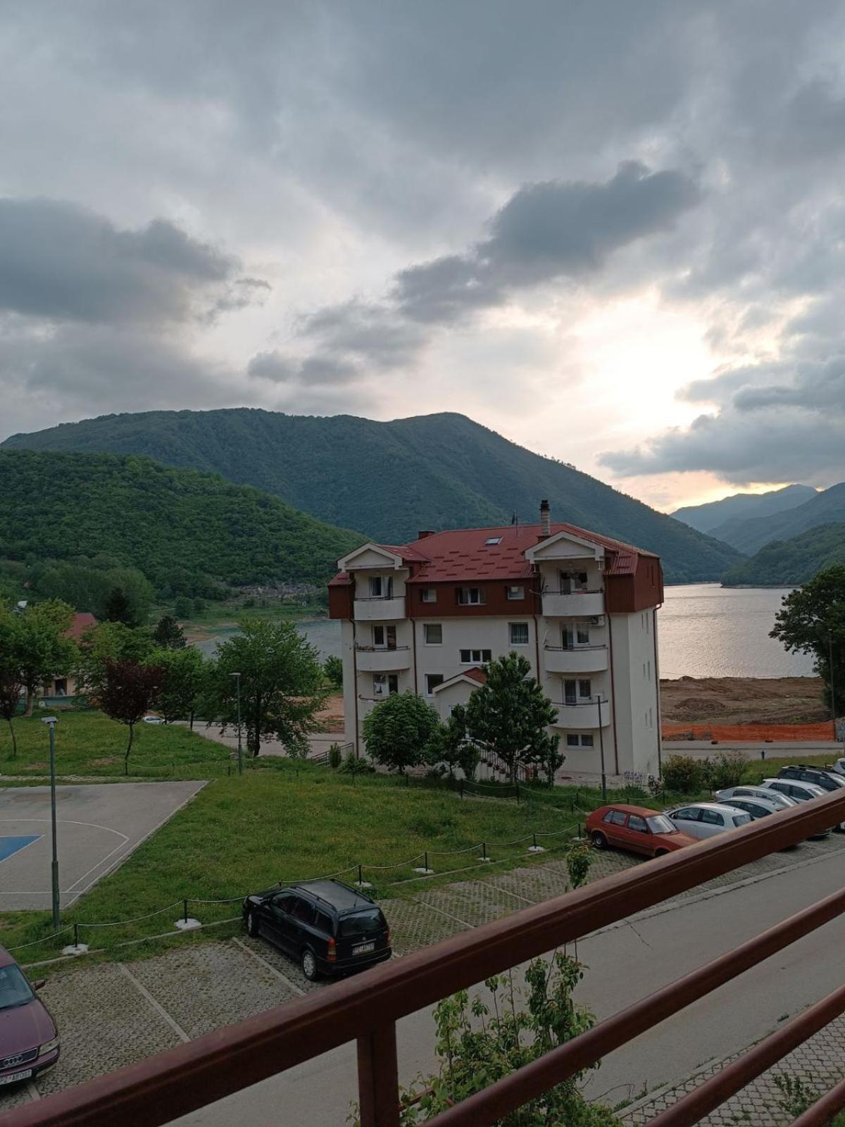 Apartmani Lena 플루지네 객실 사진