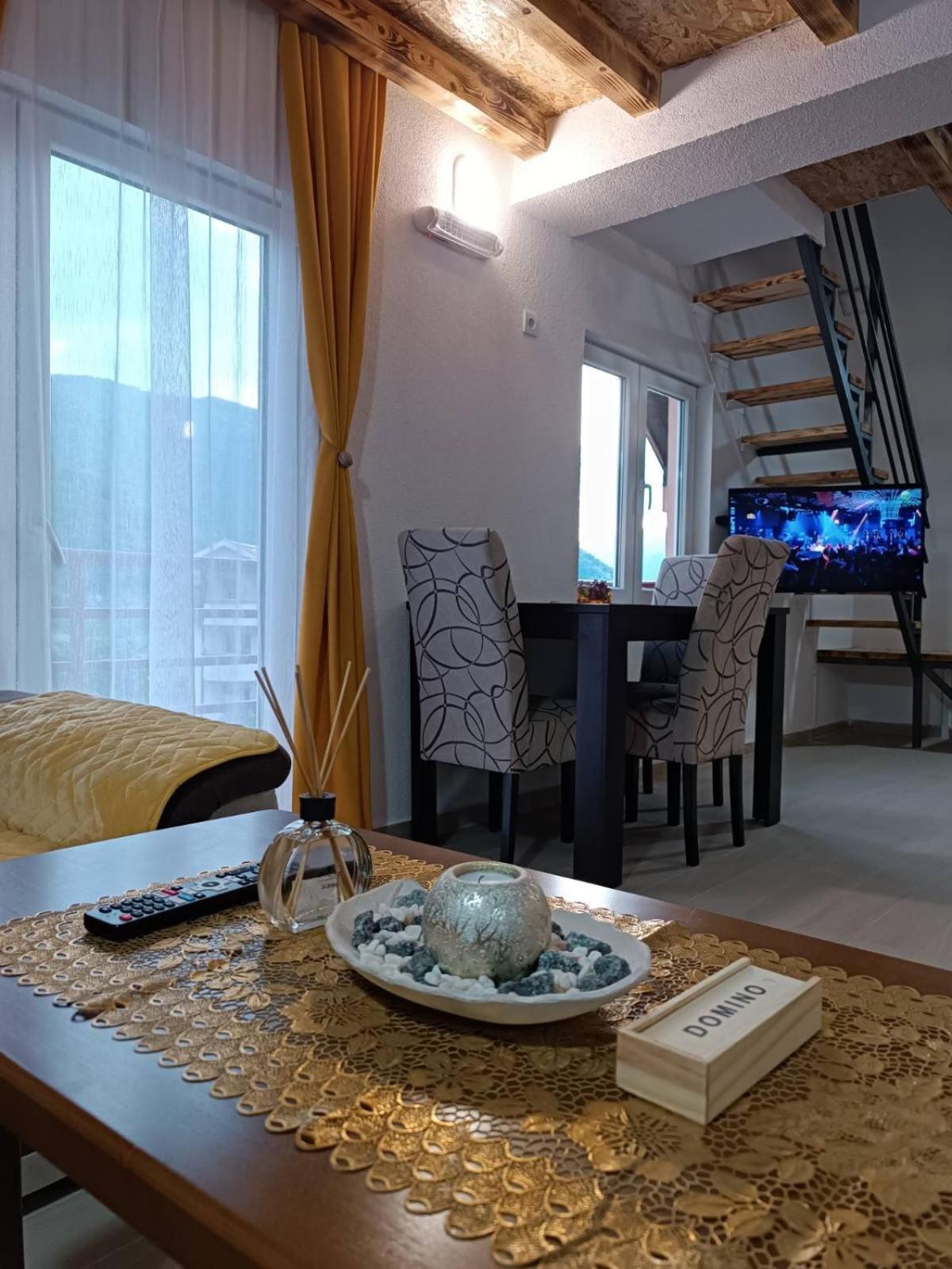 Apartmani Lena 플루지네 외부 사진