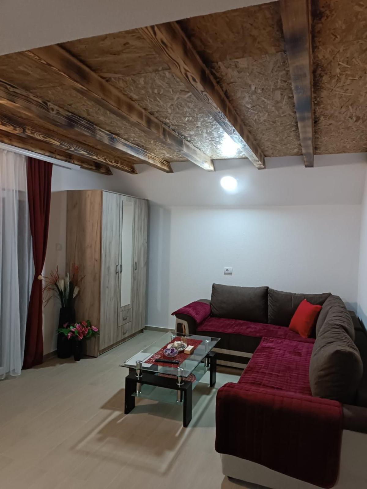 Apartmani Lena 플루지네 객실 사진