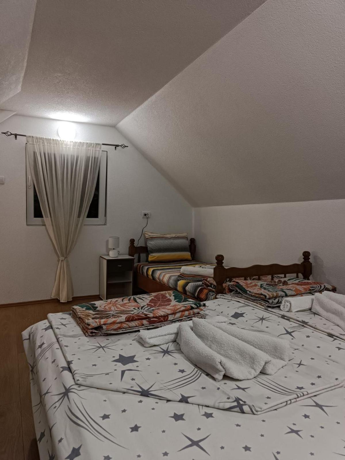 Apartmani Lena 플루지네 객실 사진